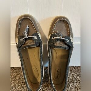 Sperry size 8